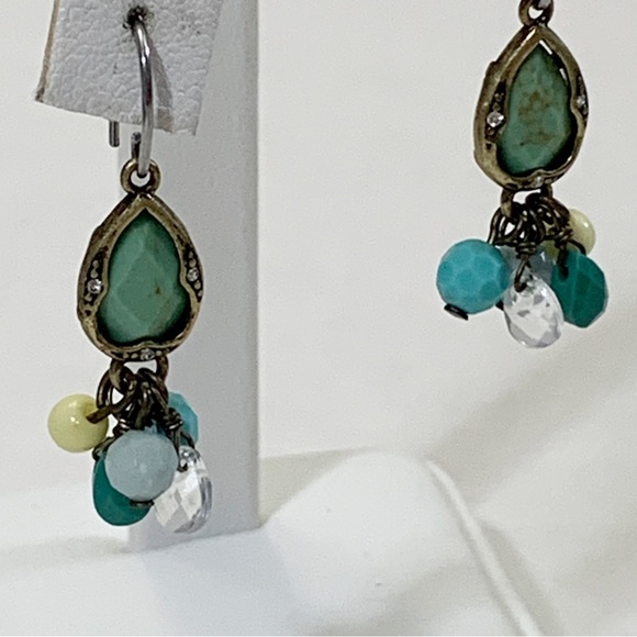 Dainty faceted turquoise and bead cluster teardrop earrings - Picture 5 of 7